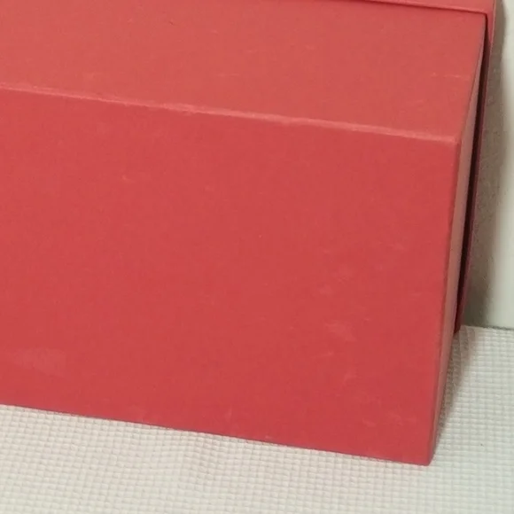 Starbucks Red Box - Picture 4 of 7